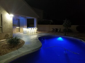 Outdoor pool - Beautiful House near Downtown Chandler (Chandler)