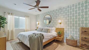 2 bedrooms, iron/ironing board, WiFi, bed sheets