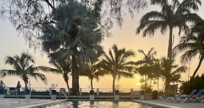 10 min walk to calm water beach! Private plunge pool on deck, Sunset Crest.