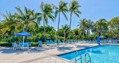 Modern and Coastal Ocean Pointe 2307