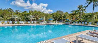 Lazy Daze Double King Suite Ocean Pointe 2310