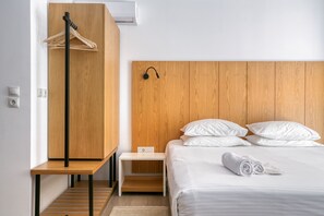 1 habitación, caja de seguridad en la habitación y escritorio