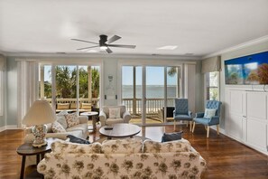 House, Multiple Beds, Balcony, Ocean View | Living area