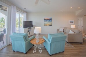 House, Multiple Beds, Balcony, Ocean View | Living area - 14 Sea Mist (Fripp Island)