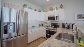 House, Multiple Beds, Balcony, Ocean View | Private kitchen | Stovetop, coffee/tea maker