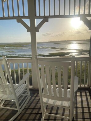 Property grounds - Charleston-style Row House Featured on Hgtv w/ Wifi & Creek Views (Fripp Island)