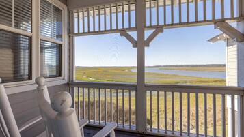 House, Multiple Beds, Balcony (15 Quarterdeck Lane) | Property grounds