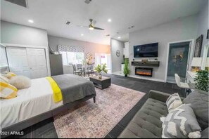 4 bedrooms, iron/ironing board, free WiFi, bed sheets