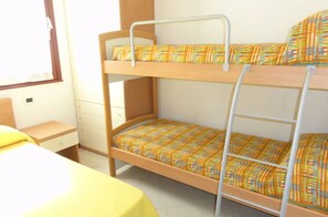 3 bedrooms, in-room safe, bed sheets