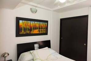 3 bedrooms, WiFi - KORAL 401-3 Bedrooms 2 Bathrooms, Laureles (Medellín)