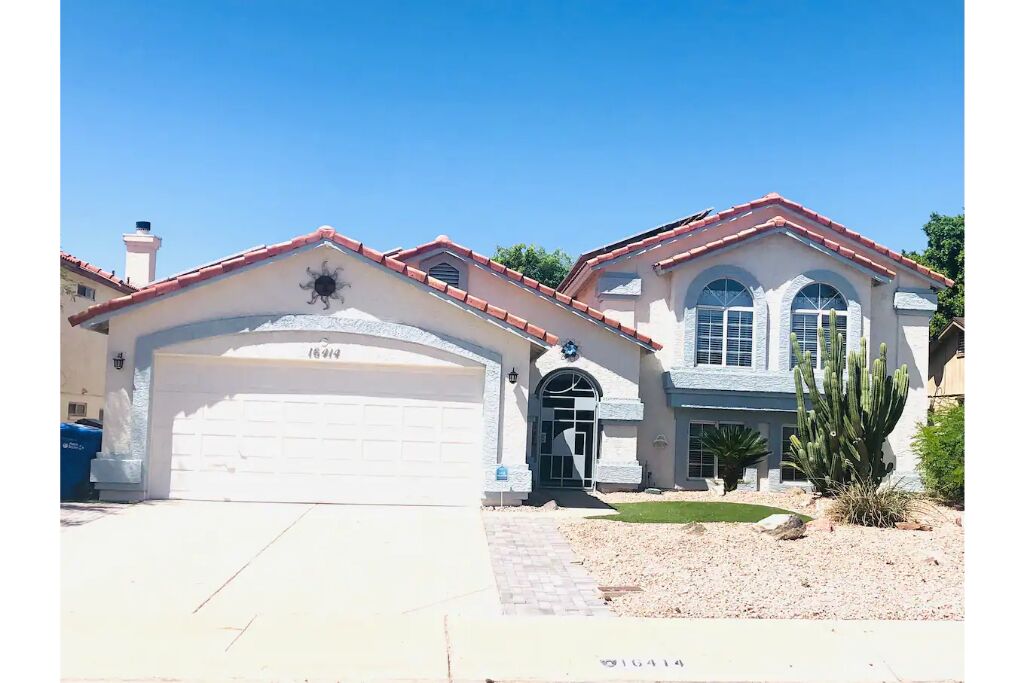 Cheerful 4 bed3 ba home with pool heated
