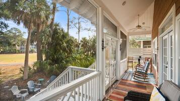 Ferienhaus, Mehrere Betten, Balkon, Blick auf den Golfplatz | Terrasse/Patio