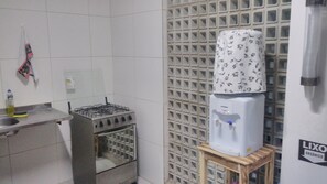 Refrigerador, microondas y periquera