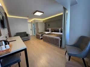 Superior-Dreibettzimmer | Bettwäsche aus ägyptischer Baumwolle, hochwertige Bettwaren, Minibar