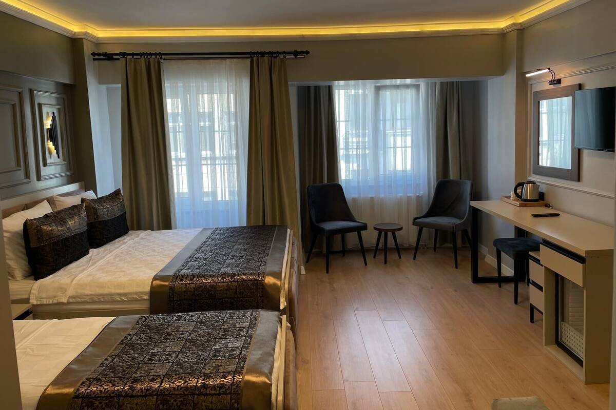 Egyptian cotton sheets, premium bedding, minibar, in-room safe