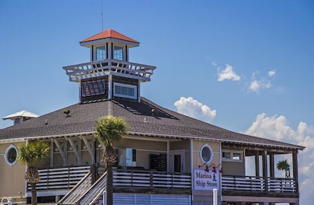 Fachada. Lovely Two-story Golf Cottage Located in the Heart of Fripp Island