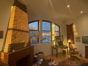 Interior - Spacious studio w/high ceilings, great light, view of Empire State (New York)