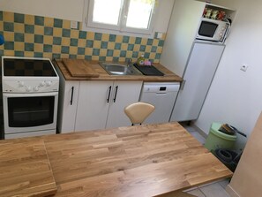 Refrigerador, microondas, horno, placa de cocina