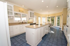 House, Multiple Beds, Fireplace, Golf View | Private kitchen | Coffee/tea maker - 101 Ocean Point Dr (Fripp Island)