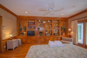 6 bedrooms, individually decorated, individually furnished, free WiFi