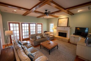 House, Multiple Beds, Balcony, Partial Ocean View | Living room