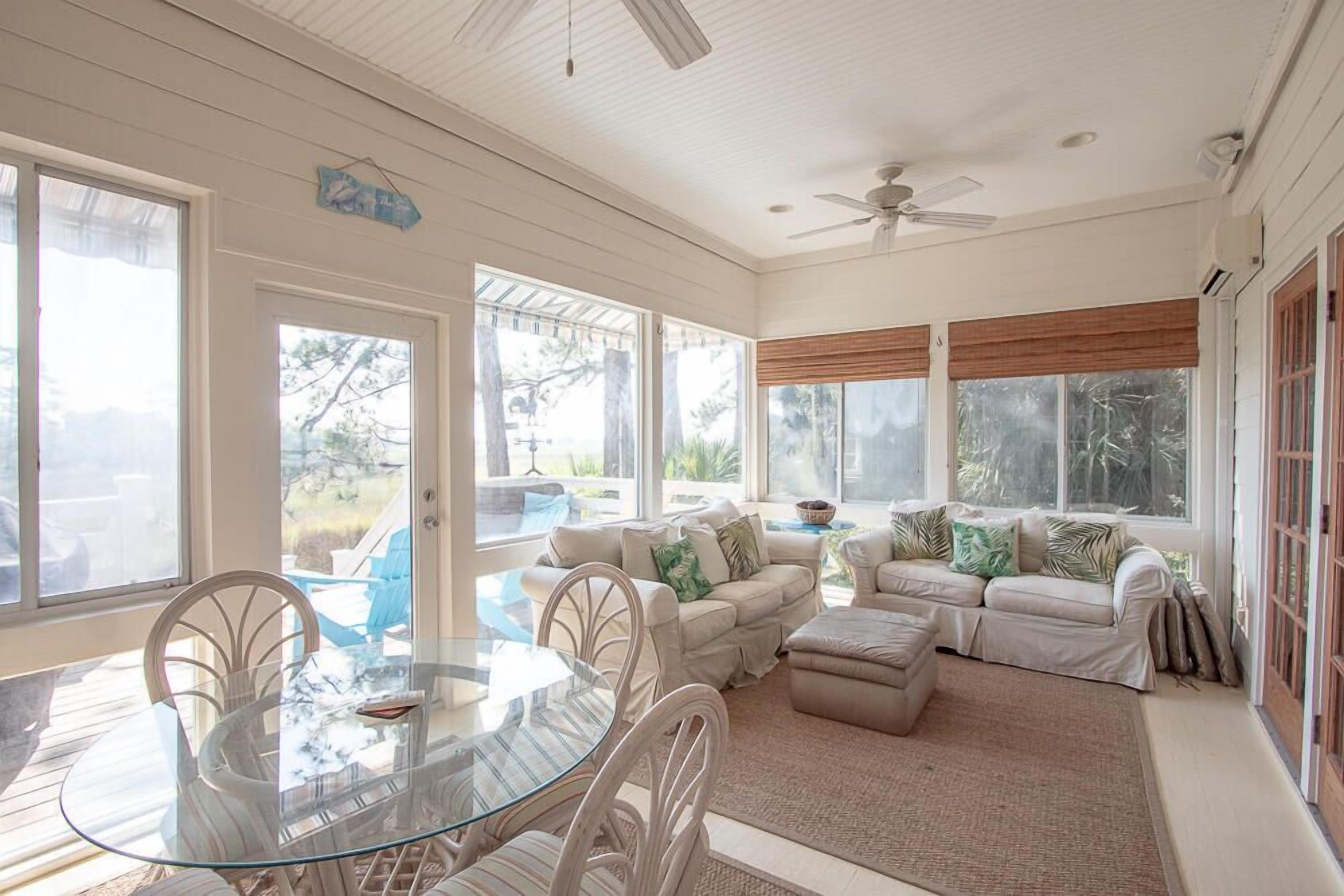 Ferienhaus, Mehrere Betten, Balkon, eingeschränkter Meerblick | Wohnzimmer