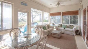 Living room - 119 Ocean Creek Blvd (Fripp Island)
