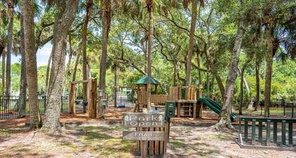 Recently Renovated Condo w/ Breezy Ocean Views - Steps to Beach