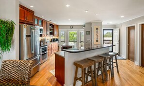 Casa, varias camas, balcón, vistas al jardín | Cocina privada | Cafetera o tetera