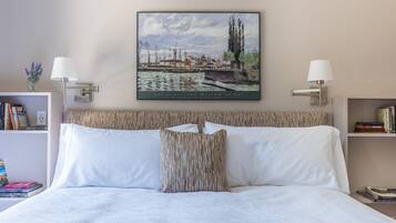 2 bedrooms, desk, free WiFi, bed sheets