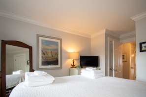 2 bedrooms, individually decorated, individually furnished, free WiFi