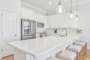 Køleskab, mikrobølgeovn, ovn, kogeplade