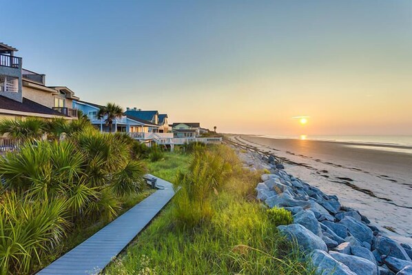 Beach nearby - Newly Updated Home w/ Fishing Dock & Marsh Views - Steps From Beach Club (Fripp Island)