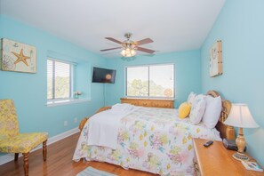 Condo, 1 Queen Bed with Sofa bed, Balcony | 1 bedroom, individually decorated, individually furnished, free WiFi