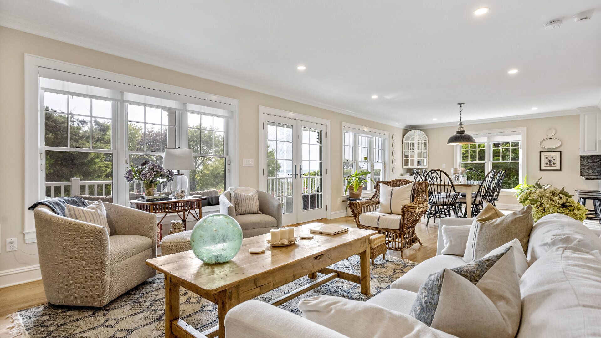 Smart TV, fireplace, ping pong