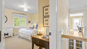 5 bedrooms, iron/ironing board, WiFi, bed sheets - Beautiful Southampton Home with breathtaking waterfront views, front porch,... (Southampton)