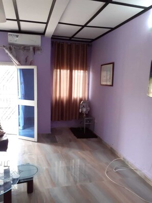Interior - Quiet, secure apartment with greenery (Yaoundé)
