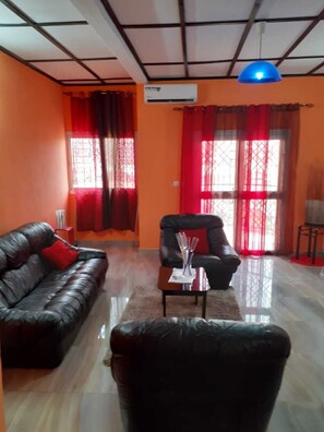 Living area - Quiet, secure apartment with greenery (Yaoundé)