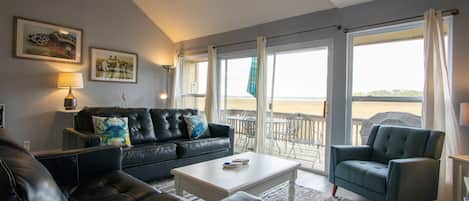 Villa, Multiple Beds, Balcony, Garden View | Living area