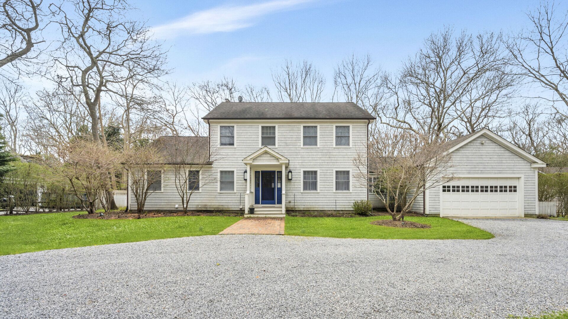 Stunning East Hampton home, large pool, deck, screened-in porch, outdoor...