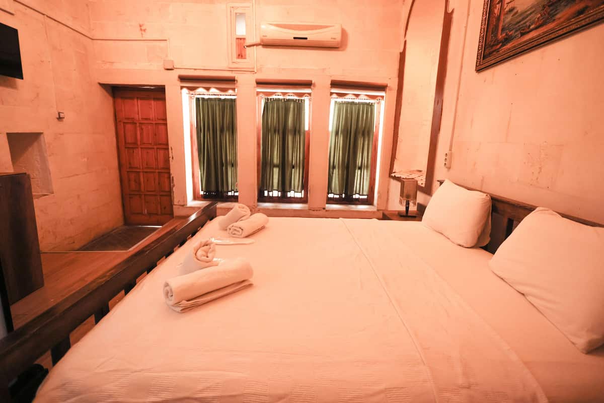 carmelik | 1 bedroom, egyptian cotton sheets, premium bedding