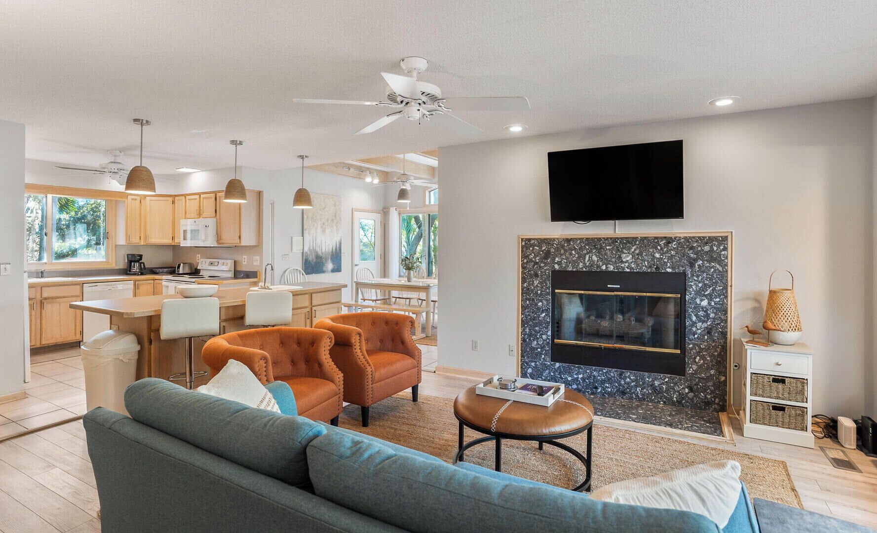 하우스, 침대(여러 개), 파티오, 정원 전망 | 거실 공간 | 벽난로