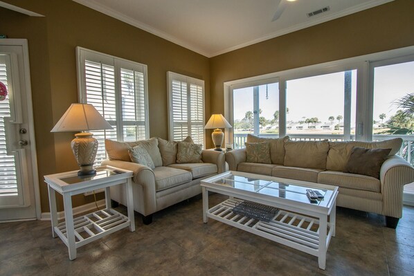 House, Multiple Beds, Balcony, Golf View | Living room
