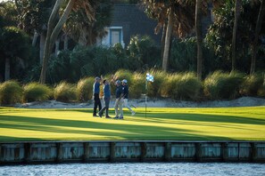 Golf - Two-story Condo With Private Deck, Wifi and Courtyard Pool Access (Fripp Island)