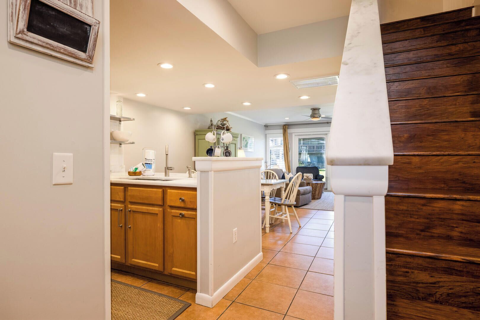 Apartamento, varias camas, balcón, vistas a la piscina | Interior