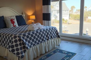 House, Multiple Beds, Kitchen | 4 bedrooms, individually decorated, individually furnished, free WiFi - 355 Ocean Point Dr (Fripp Island)