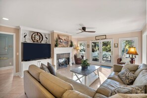 House, Multiple Beds, Balcony | Living area