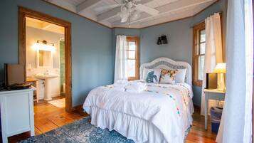 Hus, flere senger, balkong, utsikt mot golfbane | 4 soverom, individuelt dekorert, individuelt innredet og sengetøy