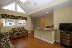 House, Multiple Beds, Balcony, Golf View | Living room - 389 Wahoo Drive (Fripp Island)