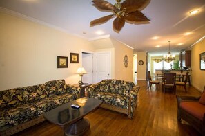 House, Multiple Beds, Balcony, Golf View | Living room